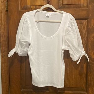 Gap - white scoop neck tee with puff sleeves detail Size L